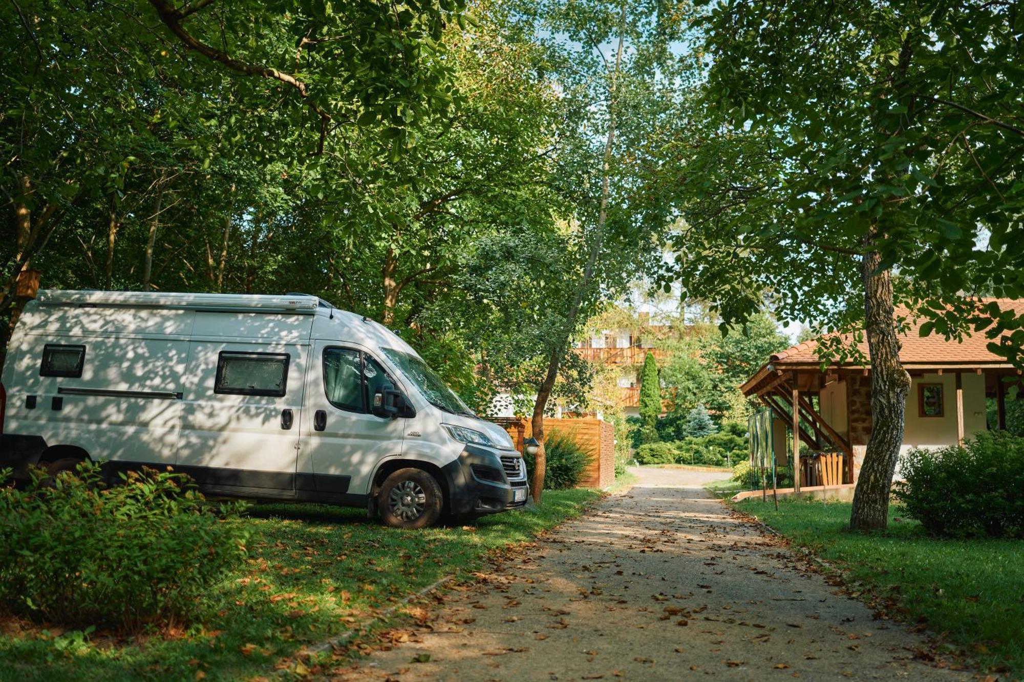 Oeko-Park Panzio, Kemping Es Rendezvenykoezpont Szarvasko Exterior photo